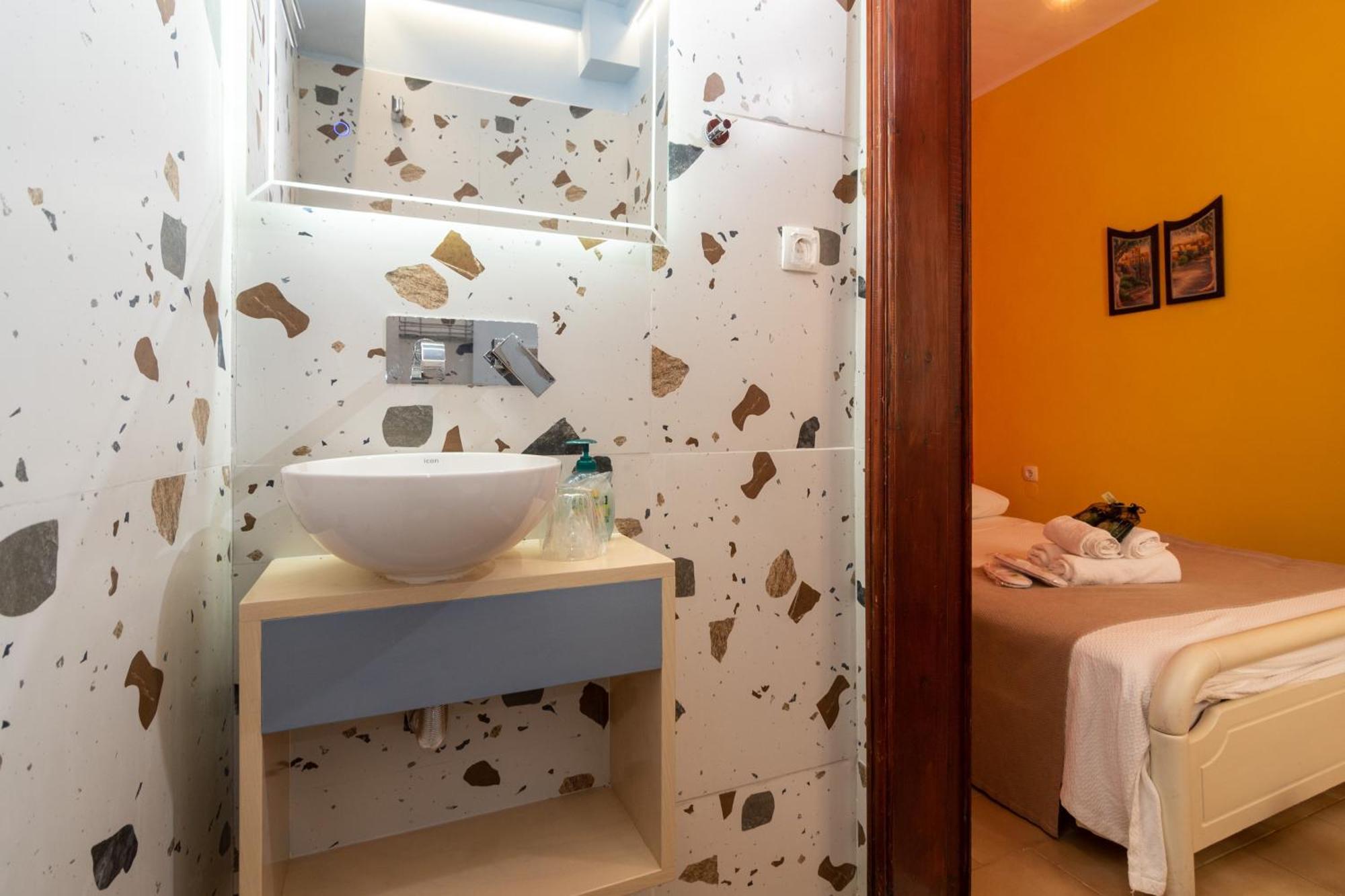 Niki Rooms Palaiochora Luaran gambar